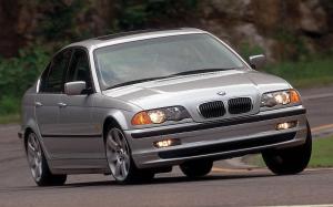 BMW 325i Sedan 2000 года (NA)